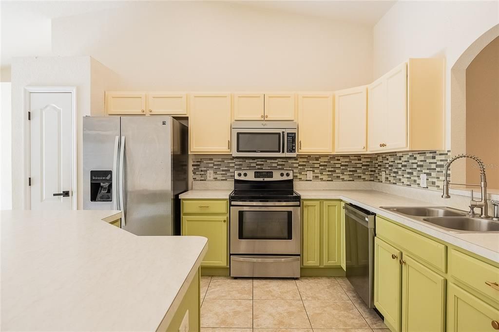 En Venta: $295,000 (4 camas, 2 baños, 1715 Pies cuadrados)