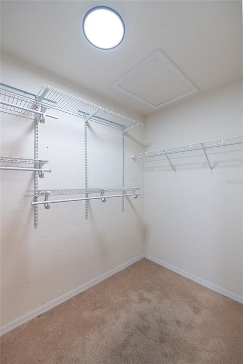 En Venta: $295,000 (4 camas, 2 baños, 1715 Pies cuadrados)