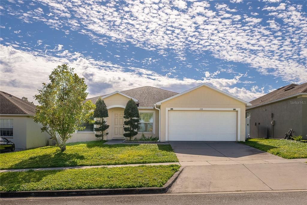 En Venta: $295,000 (4 camas, 2 baños, 1715 Pies cuadrados)