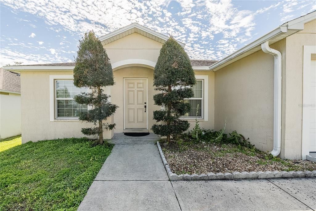 En Venta: $295,000 (4 camas, 2 baños, 1715 Pies cuadrados)