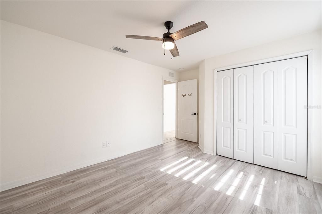 En Venta: $295,000 (4 camas, 2 baños, 1715 Pies cuadrados)