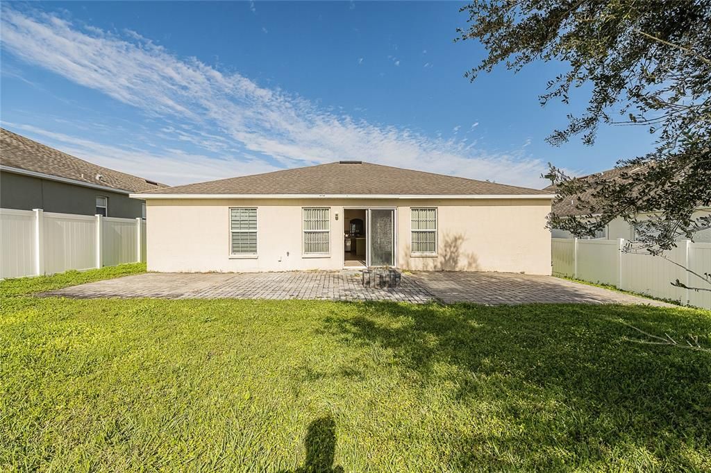 En Venta: $295,000 (4 camas, 2 baños, 1715 Pies cuadrados)