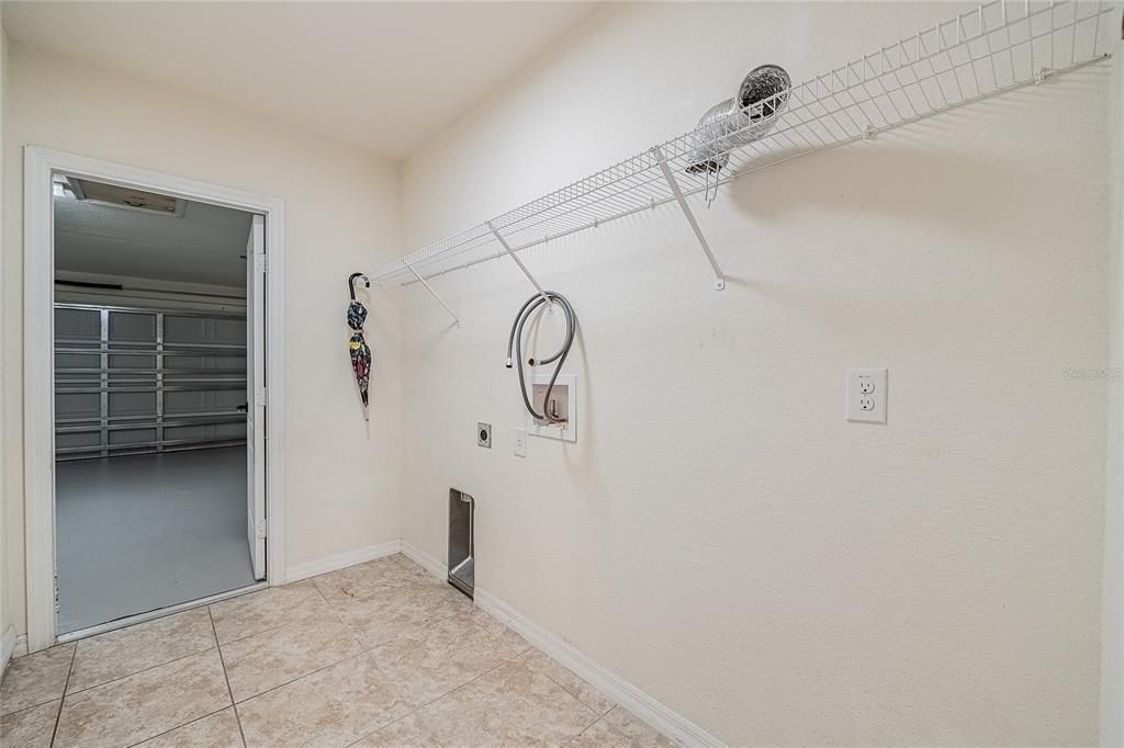 En Venta: $295,000 (4 camas, 2 baños, 1715 Pies cuadrados)