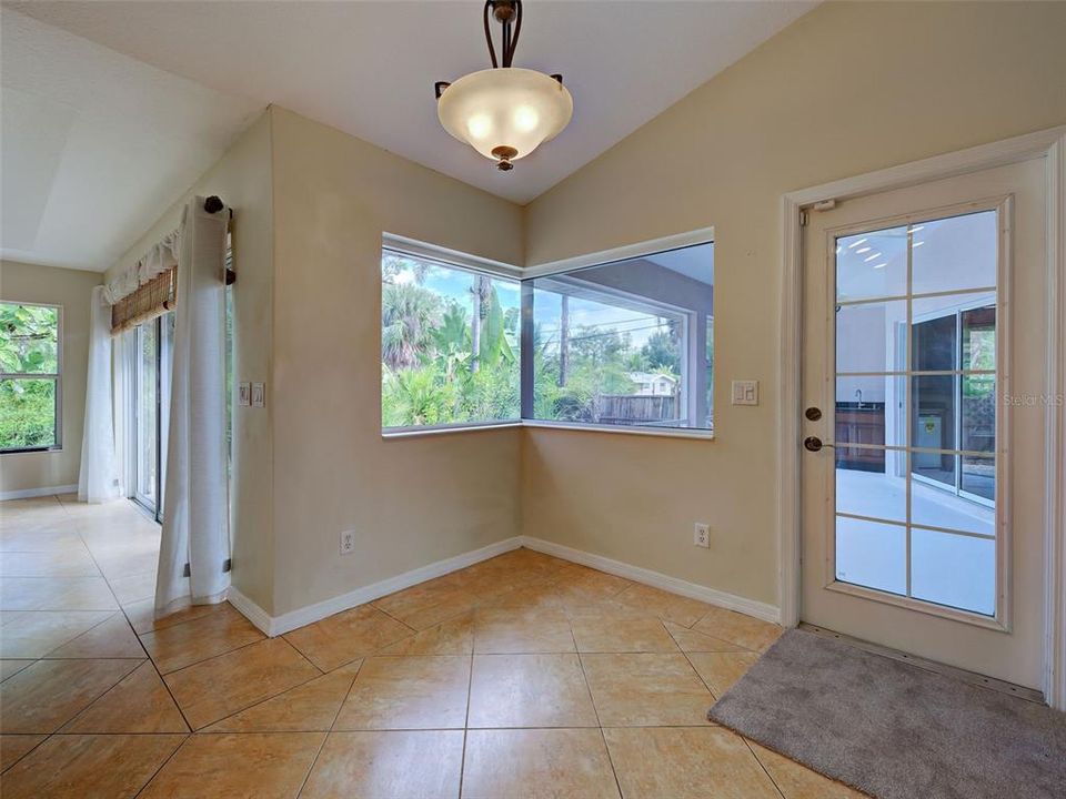 На продажу: $659,000 (3 спален, 2 ванн, 2084 Квадратных фут)