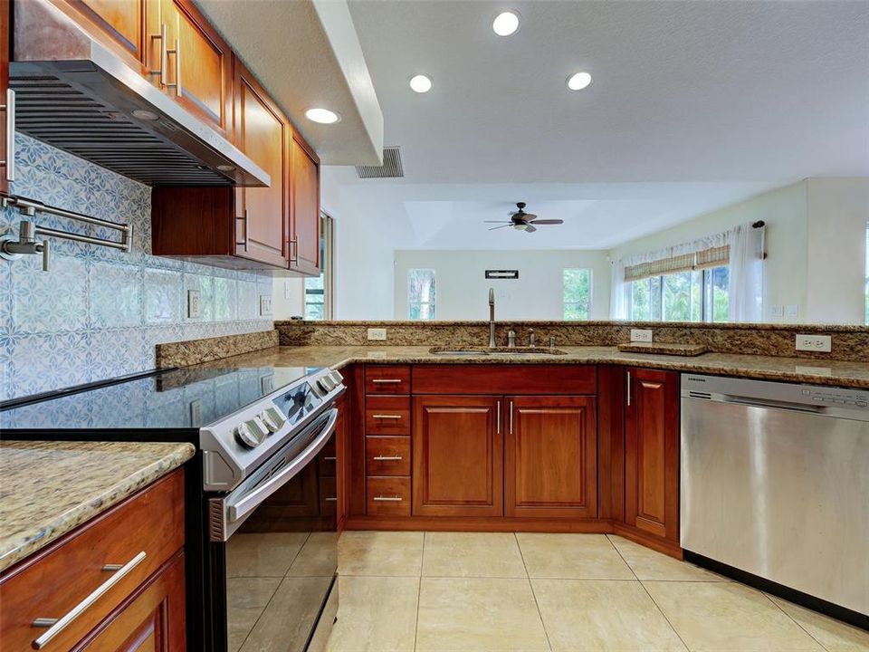 На продажу: $659,000 (3 спален, 2 ванн, 2084 Квадратных фут)