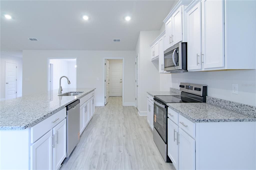 For Sale: $389,900 (4 beds, 3 baths, 2117 Square Feet)