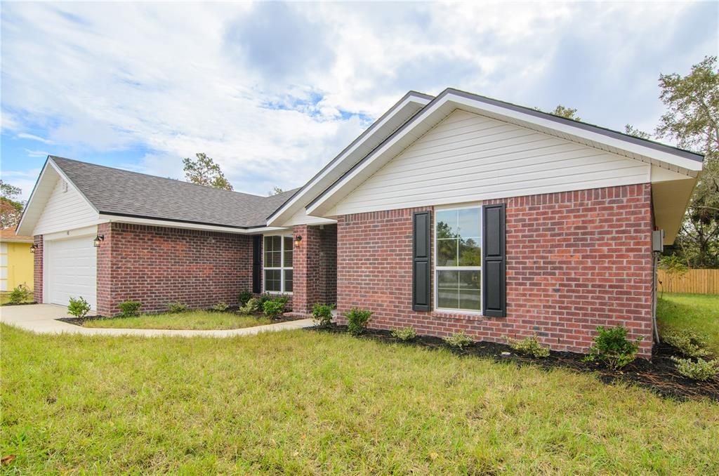 For Sale: $389,900 (4 beds, 3 baths, 2117 Square Feet)