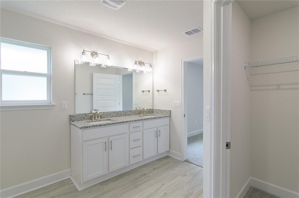 For Sale: $389,900 (4 beds, 3 baths, 2117 Square Feet)