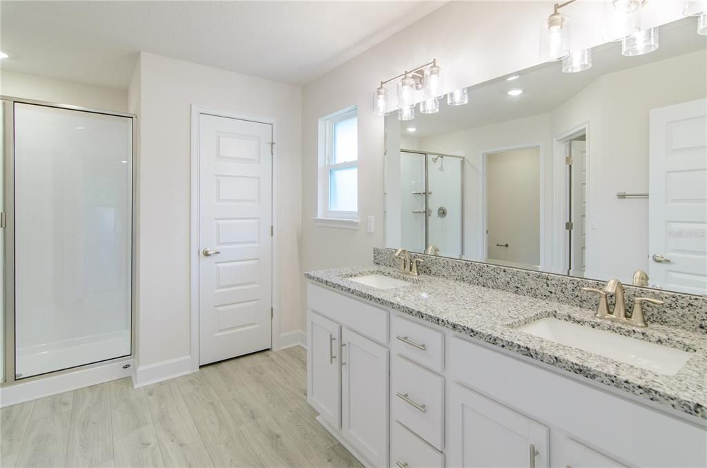 For Sale: $389,900 (4 beds, 3 baths, 2117 Square Feet)