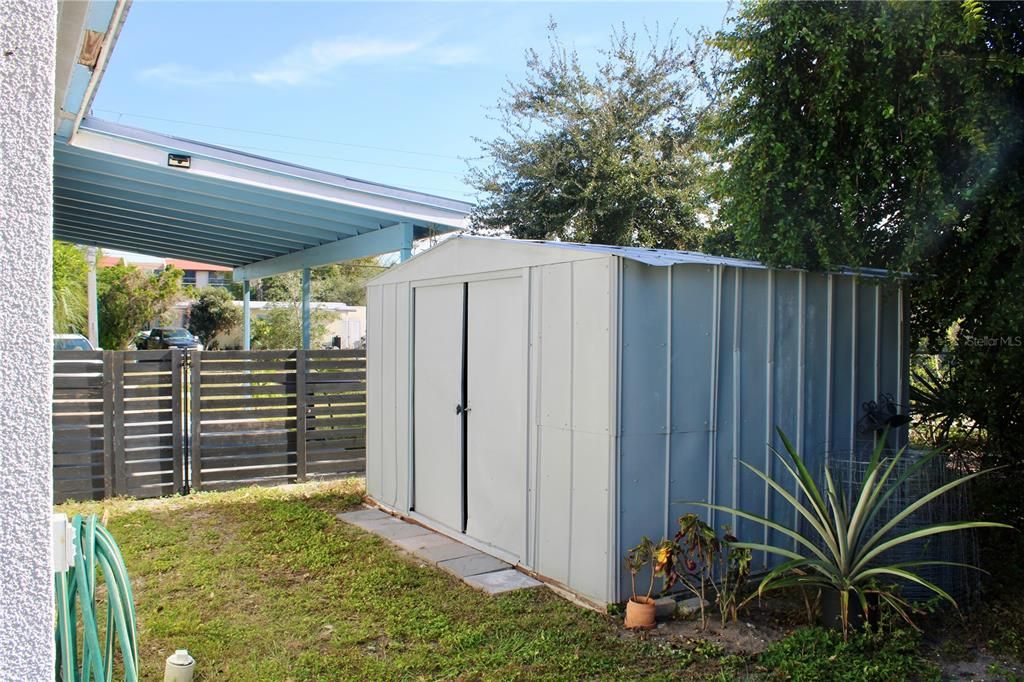 For Sale: $175,000 (2 beds, 1 baths, 897 Square Feet)