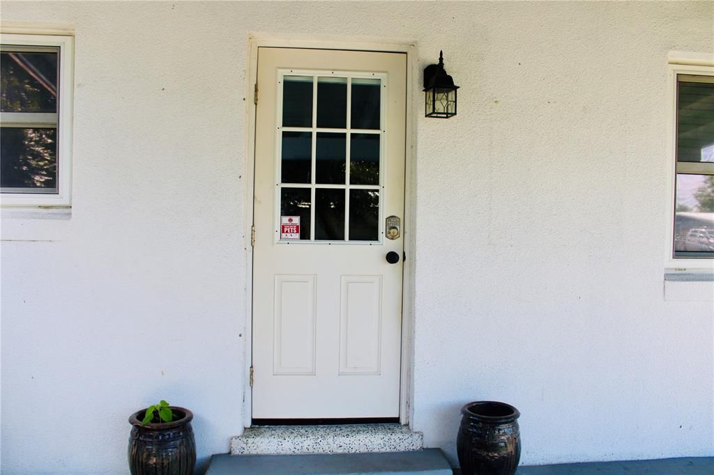 For Sale: $175,000 (2 beds, 1 baths, 897 Square Feet)