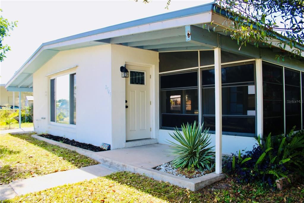 For Sale: $175,000 (2 beds, 1 baths, 897 Square Feet)