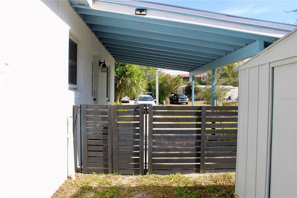 For Sale: $175,000 (2 beds, 1 baths, 897 Square Feet)