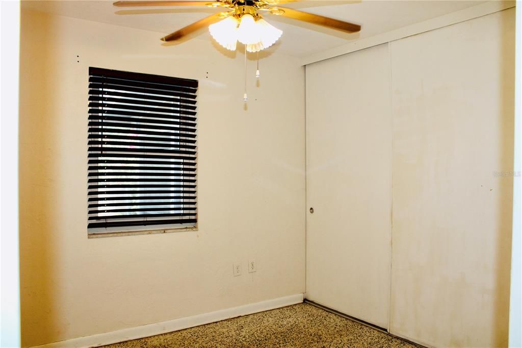 For Sale: $175,000 (2 beds, 1 baths, 897 Square Feet)