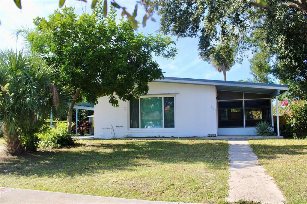 For Sale: $175,000 (2 beds, 1 baths, 897 Square Feet)