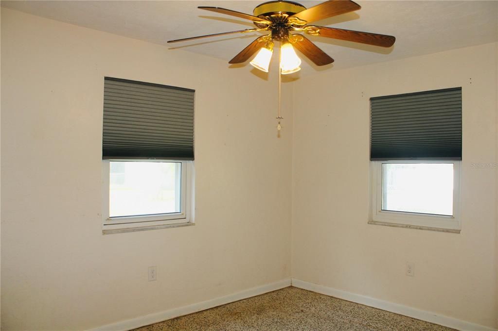 For Sale: $175,000 (2 beds, 1 baths, 897 Square Feet)