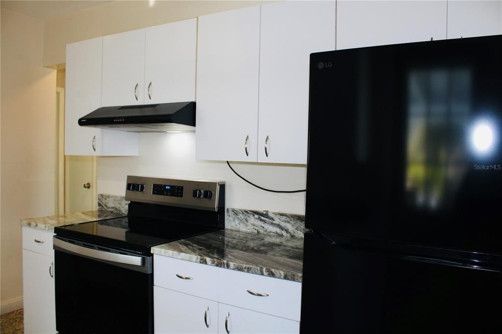 For Sale: $175,000 (2 beds, 1 baths, 897 Square Feet)