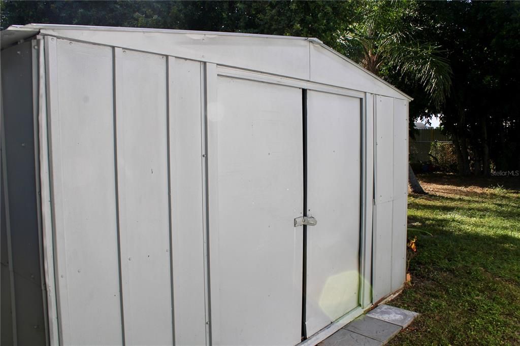 For Sale: $175,000 (2 beds, 1 baths, 897 Square Feet)