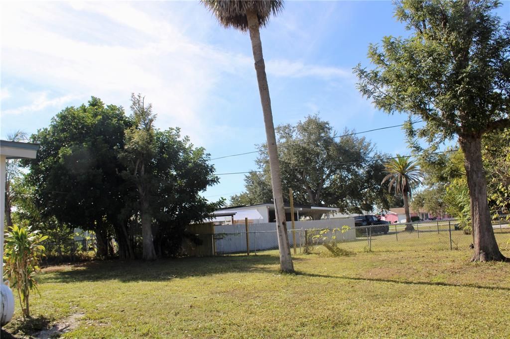 For Sale: $175,000 (2 beds, 1 baths, 897 Square Feet)