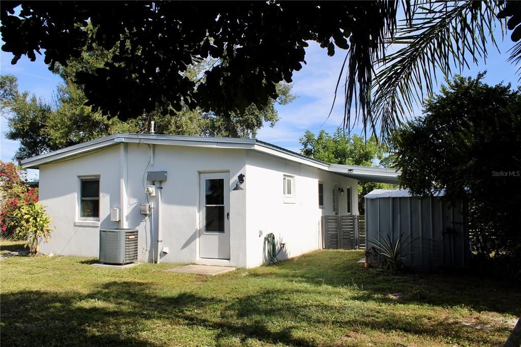 For Sale: $175,000 (2 beds, 1 baths, 897 Square Feet)