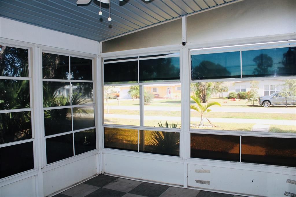 For Sale: $175,000 (2 beds, 1 baths, 897 Square Feet)