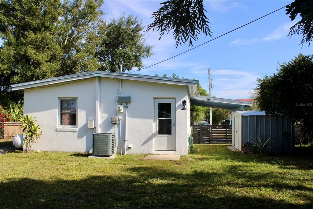 For Sale: $175,000 (2 beds, 1 baths, 897 Square Feet)