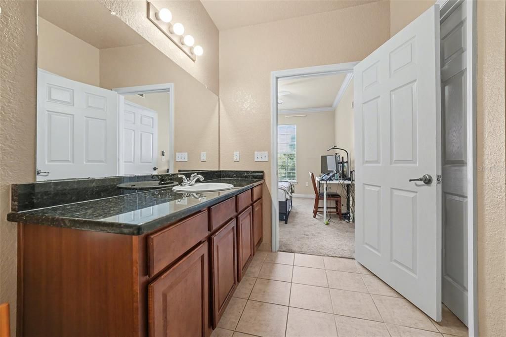 For Sale: $175,000 (2 beds, 2 baths, 1134 Square Feet)