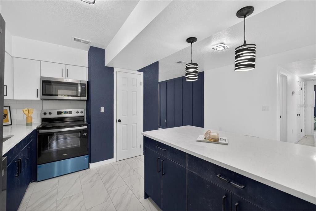 На продажу: $359,900 (3 спален, 2 ванн, 1092 Квадратных фут)