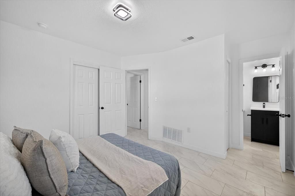 На продажу: $359,900 (3 спален, 2 ванн, 1092 Квадратных фут)