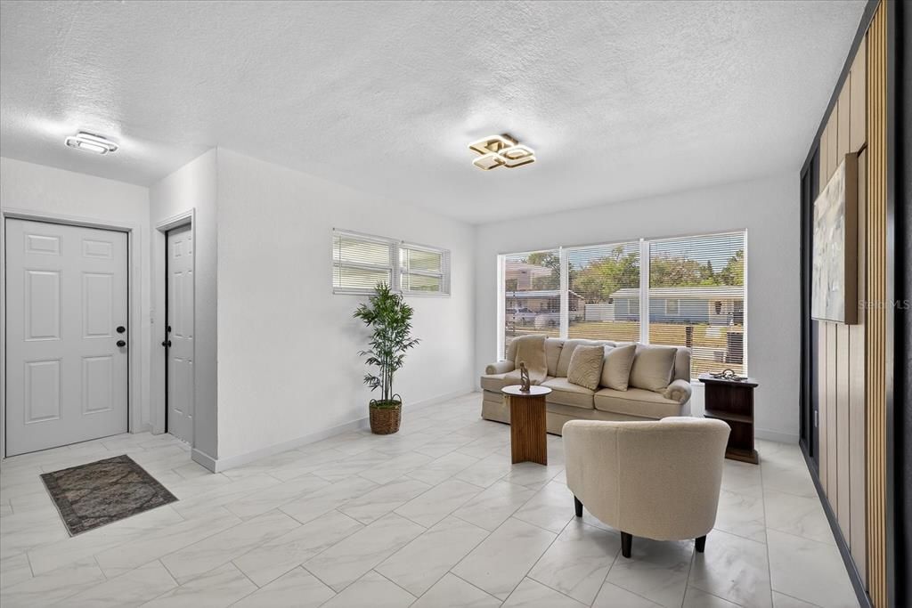 На продажу: $359,900 (3 спален, 2 ванн, 1092 Квадратных фут)