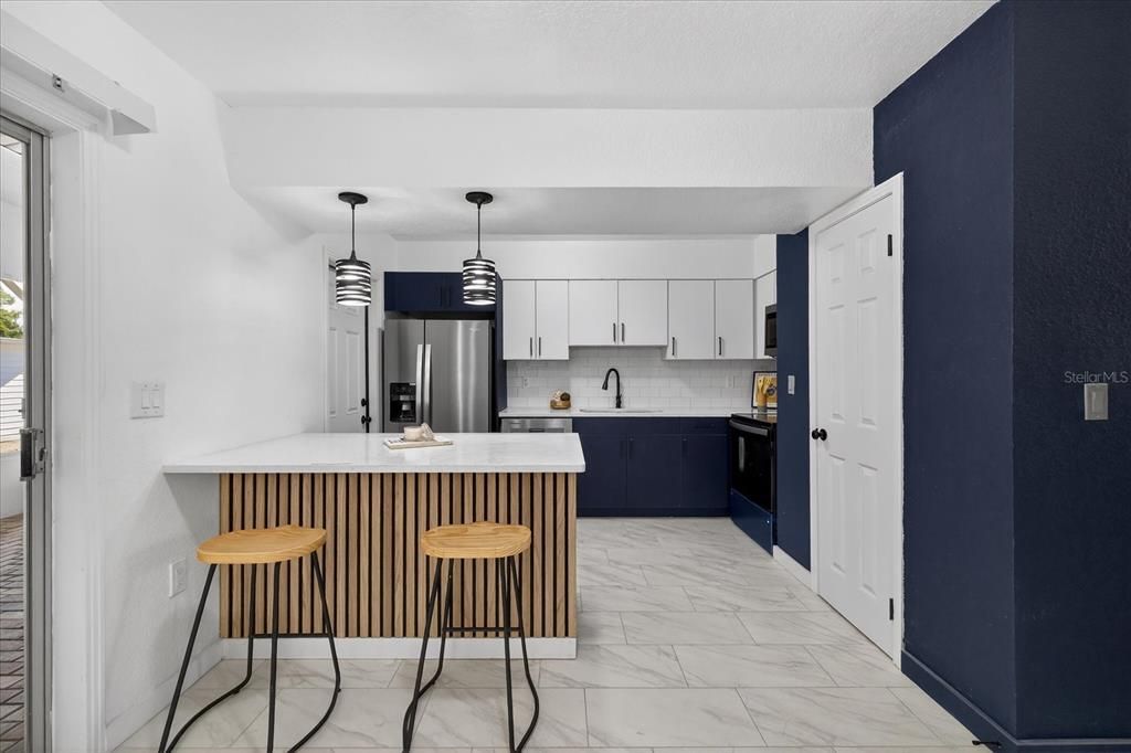 На продажу: $359,900 (3 спален, 2 ванн, 1092 Квадратных фут)