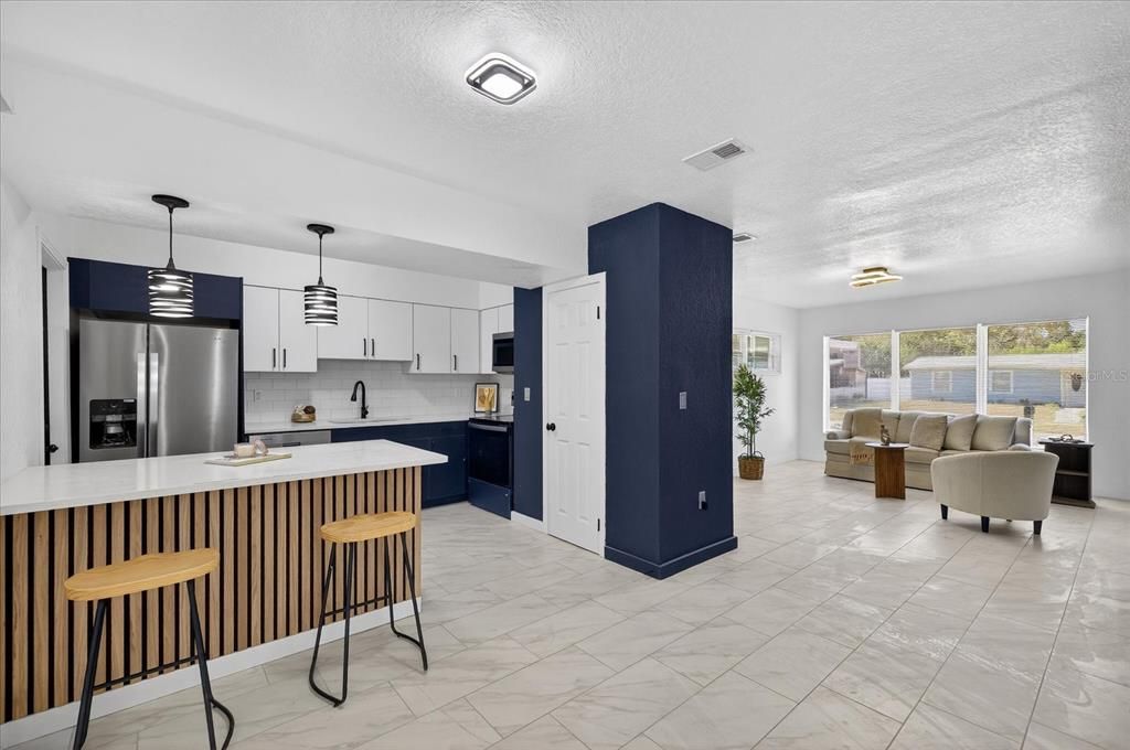 На продажу: $359,900 (3 спален, 2 ванн, 1092 Квадратных фут)