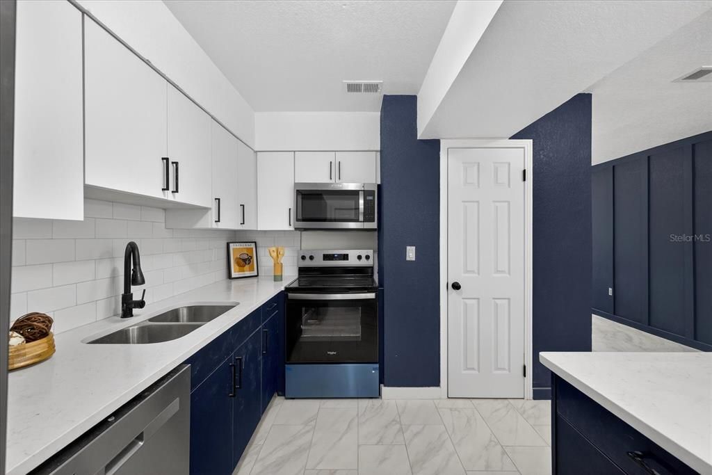 На продажу: $359,900 (3 спален, 2 ванн, 1092 Квадратных фут)