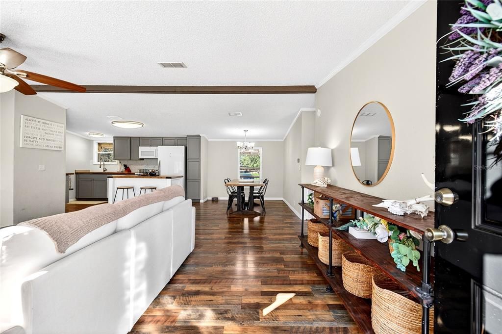 For Sale: $350,000 (3 beds, 2 baths, 1620 Square Feet)