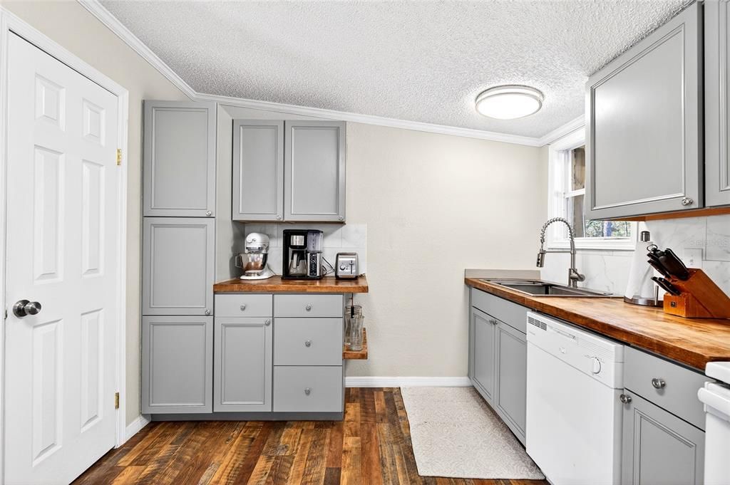 For Sale: $350,000 (3 beds, 2 baths, 1620 Square Feet)