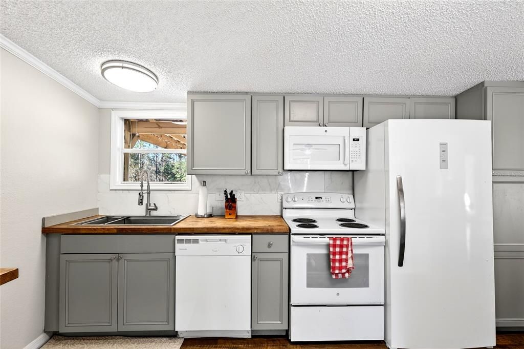 For Sale: $350,000 (3 beds, 2 baths, 1620 Square Feet)