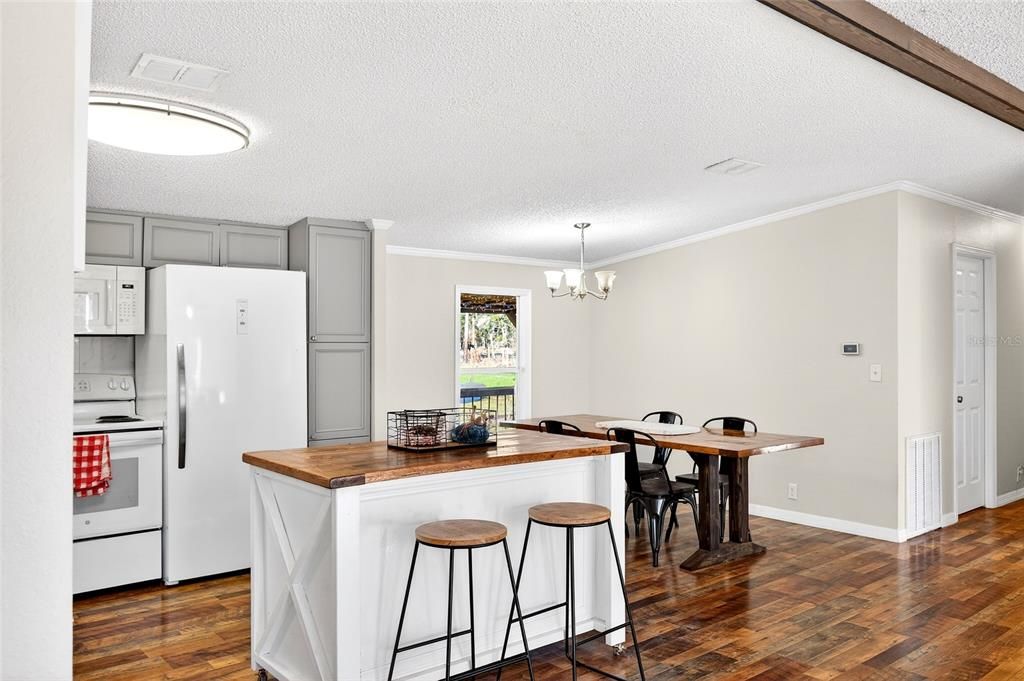 For Sale: $350,000 (3 beds, 2 baths, 1620 Square Feet)