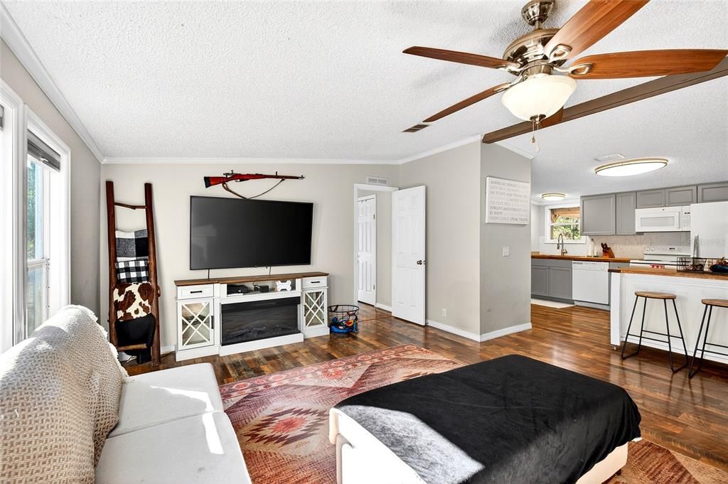 For Sale: $350,000 (3 beds, 2 baths, 1620 Square Feet)