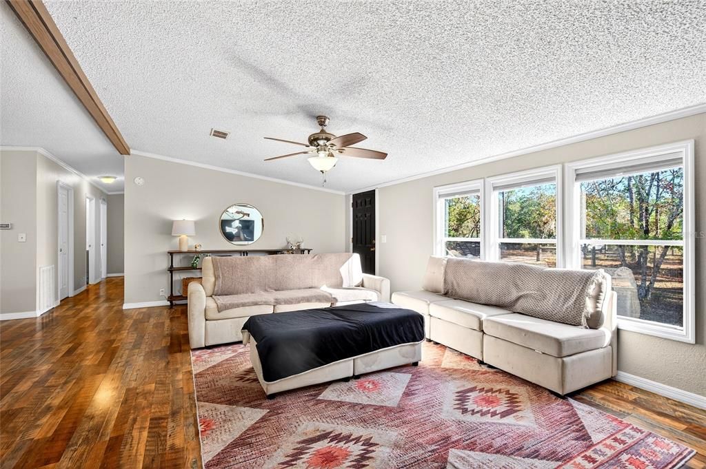 For Sale: $350,000 (3 beds, 2 baths, 1620 Square Feet)