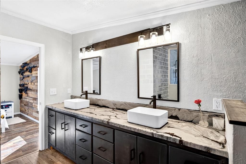 For Sale: $350,000 (3 beds, 2 baths, 1620 Square Feet)