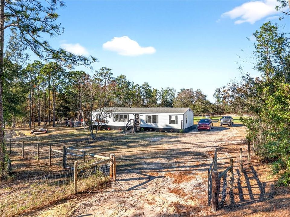 For Sale: $350,000 (3 beds, 2 baths, 1620 Square Feet)