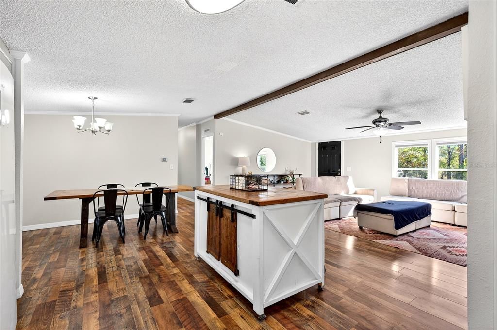 For Sale: $350,000 (3 beds, 2 baths, 1620 Square Feet)