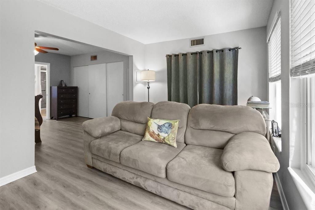 待售: $129,900 (1 贝兹, 1 浴室, 800 平方英尺)