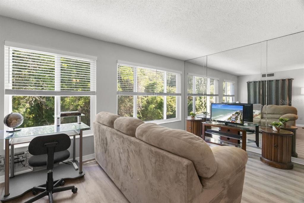 待售: $129,900 (1 贝兹, 1 浴室, 800 平方英尺)