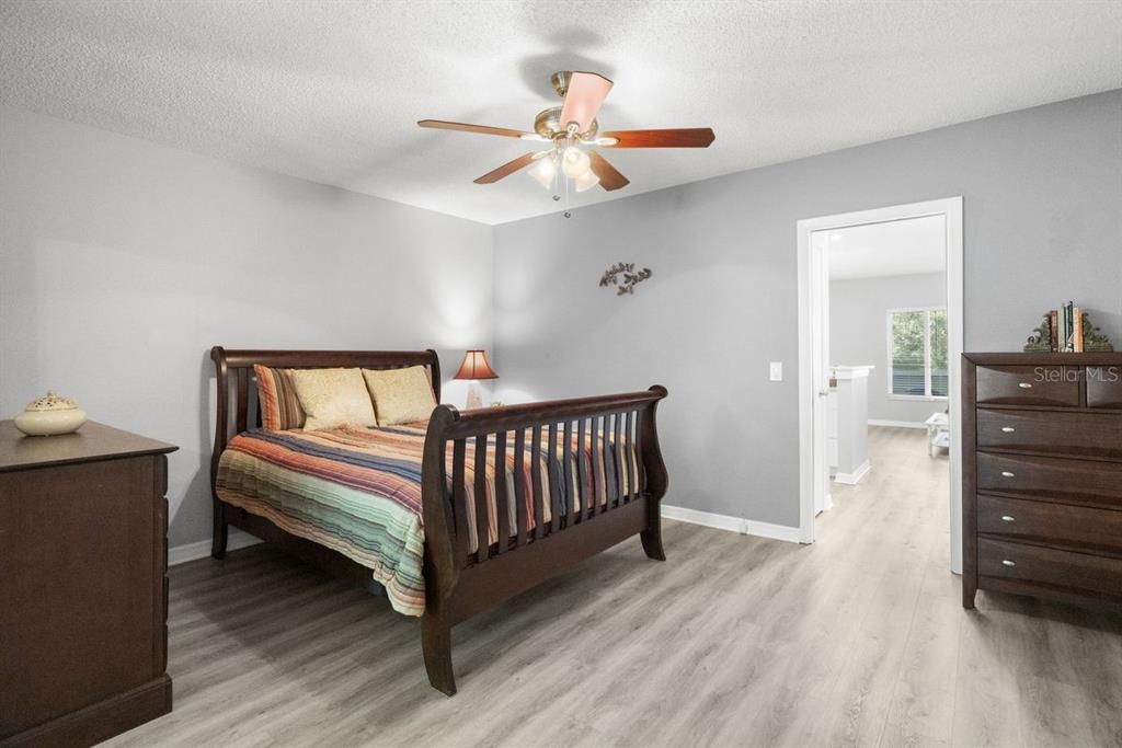 待售: $129,900 (1 贝兹, 1 浴室, 800 平方英尺)