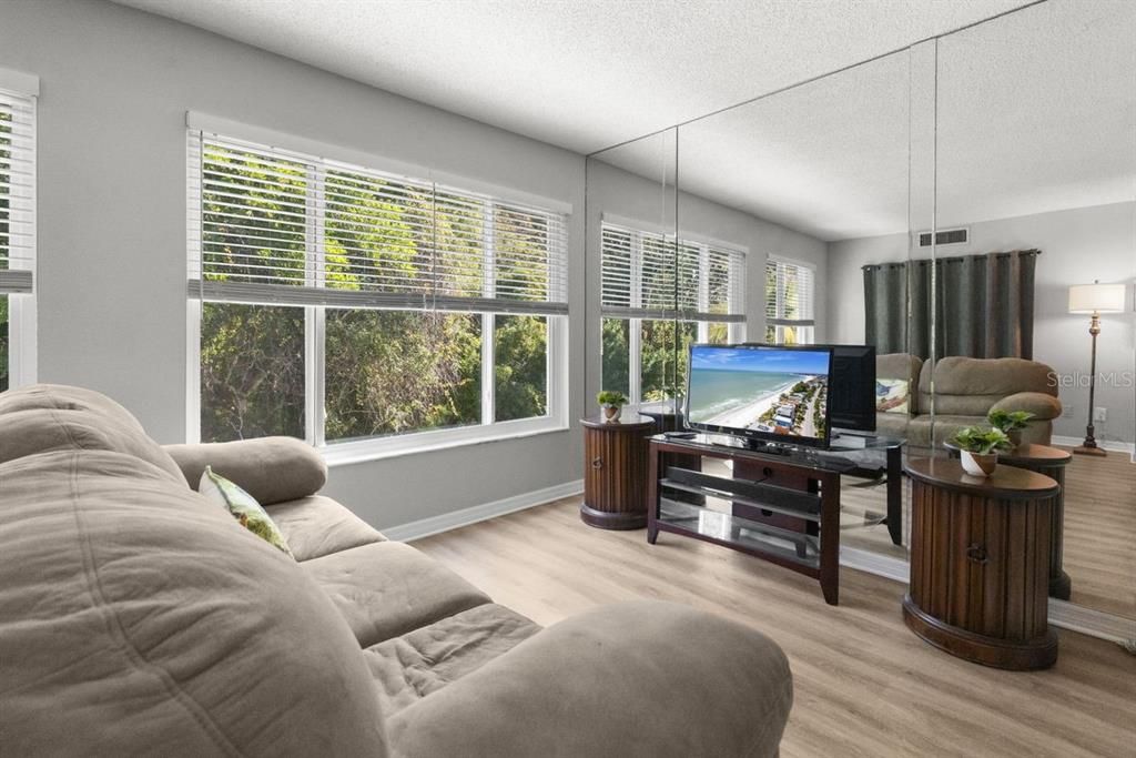 待售: $129,900 (1 贝兹, 1 浴室, 800 平方英尺)