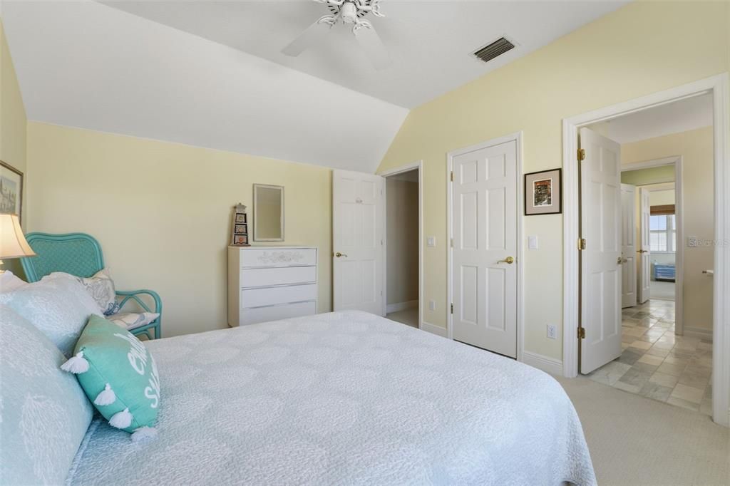 На продажу: $1,895,000 (4 спален, 2 ванн, 3016 Квадратных фут)