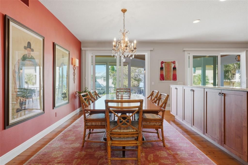 На продажу: $1,895,000 (4 спален, 2 ванн, 3016 Квадратных фут)