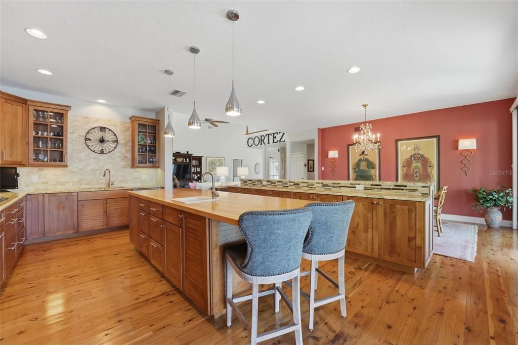 На продажу: $1,895,000 (4 спален, 2 ванн, 3016 Квадратных фут)