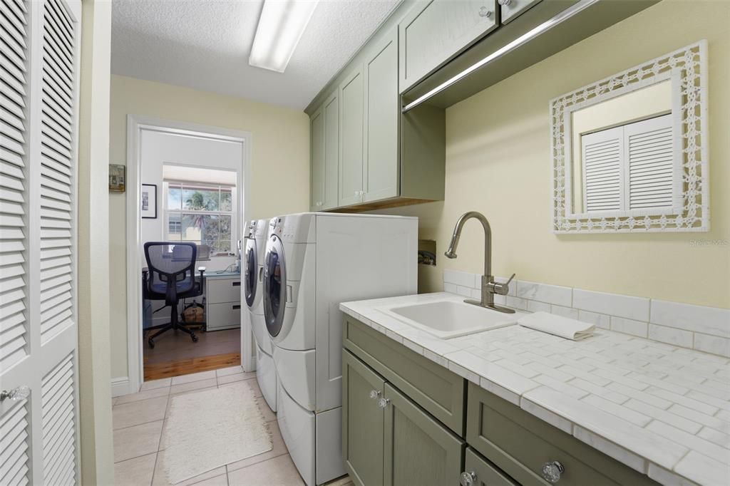 На продажу: $1,895,000 (4 спален, 2 ванн, 3016 Квадратных фут)